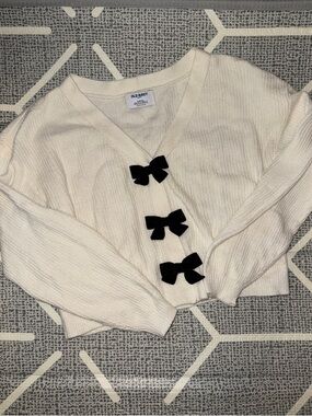 Old Navy Cream V-Neck Sweater Cardigan with Black Bow Accents